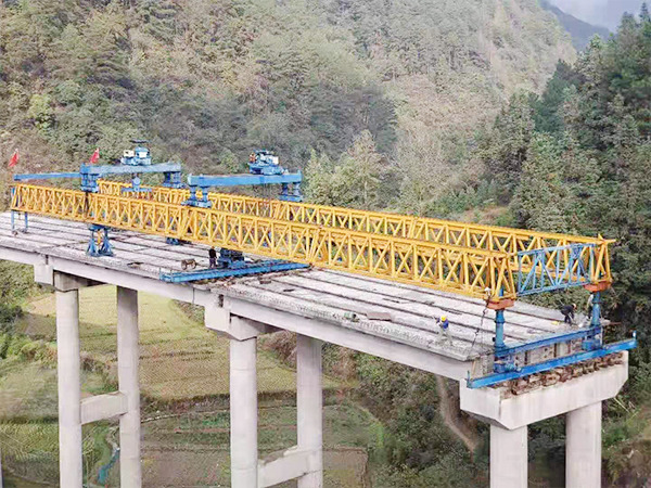 湖南長(zhǎng)沙架橋機(jī)節(jié)段跨海架梁公司