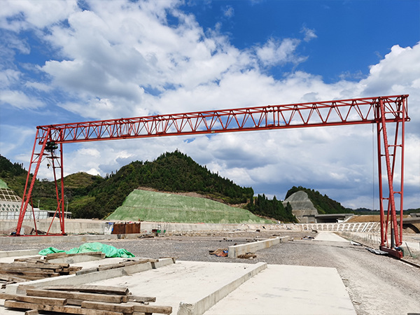 廣東江門70噸龍門吊租賃廠家有60噸門機(jī)進(jìn)場